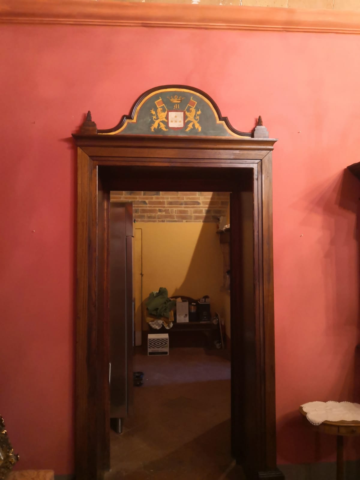 Cornice porta e soffitto Villa del 700 Montelopio